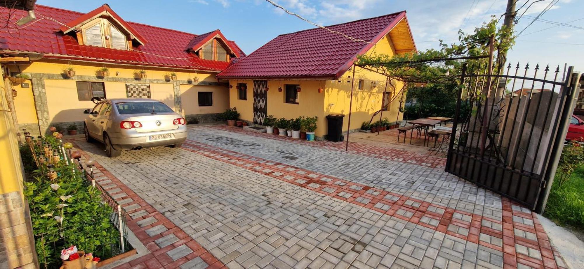Hotel Casa Andreea à Novaci-Străini Extérieur photo
