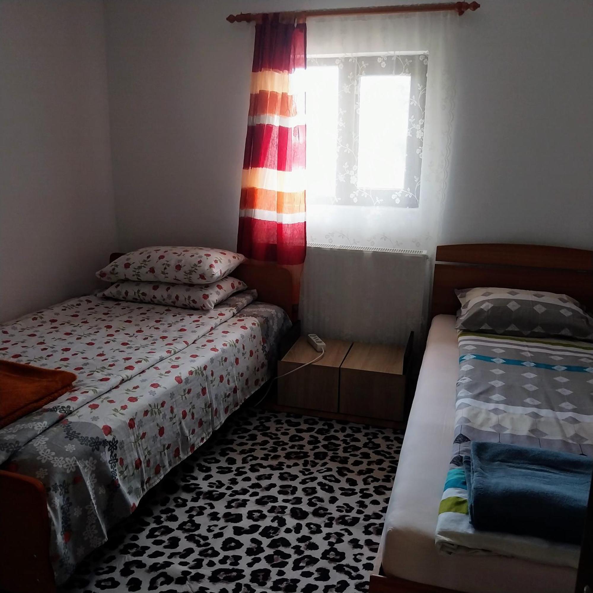 Hotel Casa Andreea à Novaci-Străini Extérieur photo